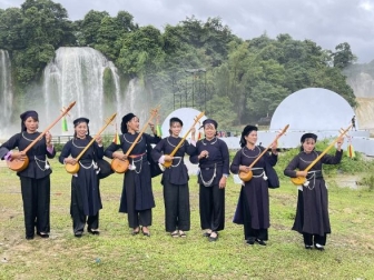 Inside the Then Singing Ceremony of the Tay People